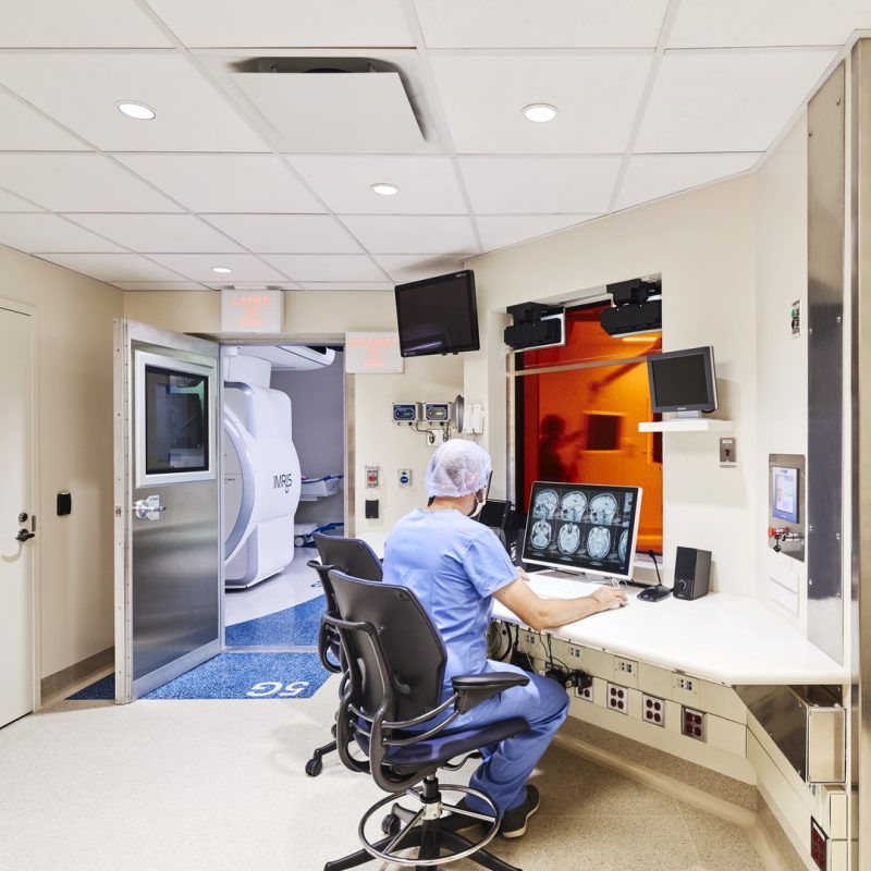 210819_MSKCC_MRI_shot8_0427v3_png