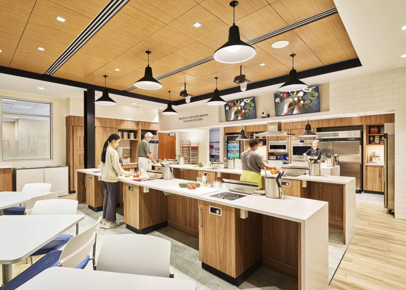 230908_YNHH_8Devine_shot1_0053_jpg