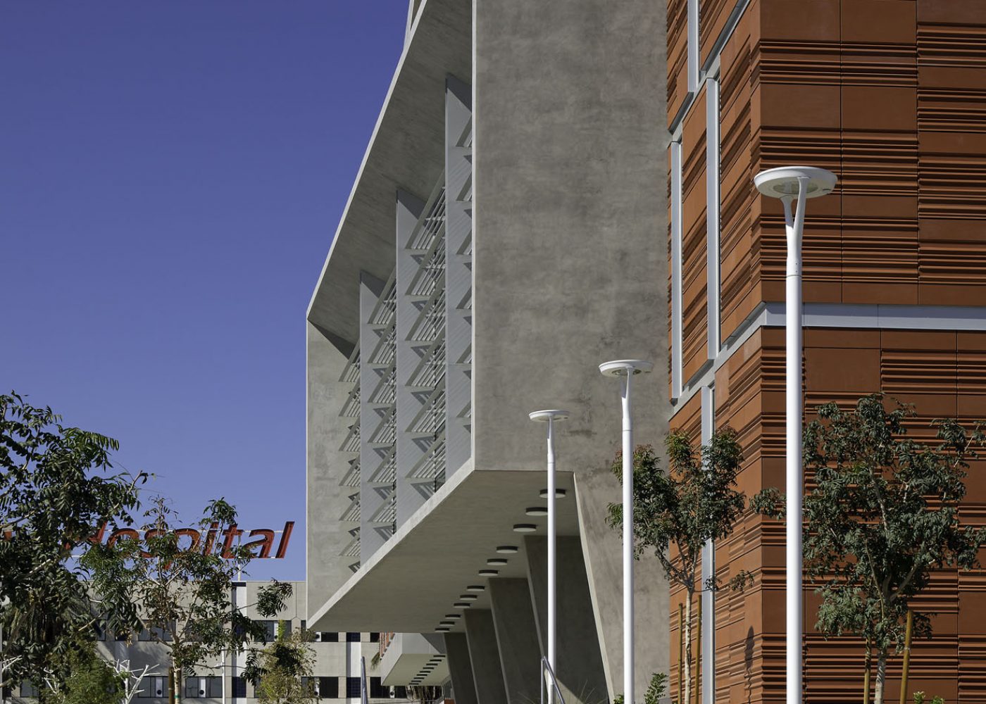 TSK Architects, M.J. Dean Construction / UNLV Medical School /  Photography by Tom Bonner  /  Job ID 6668