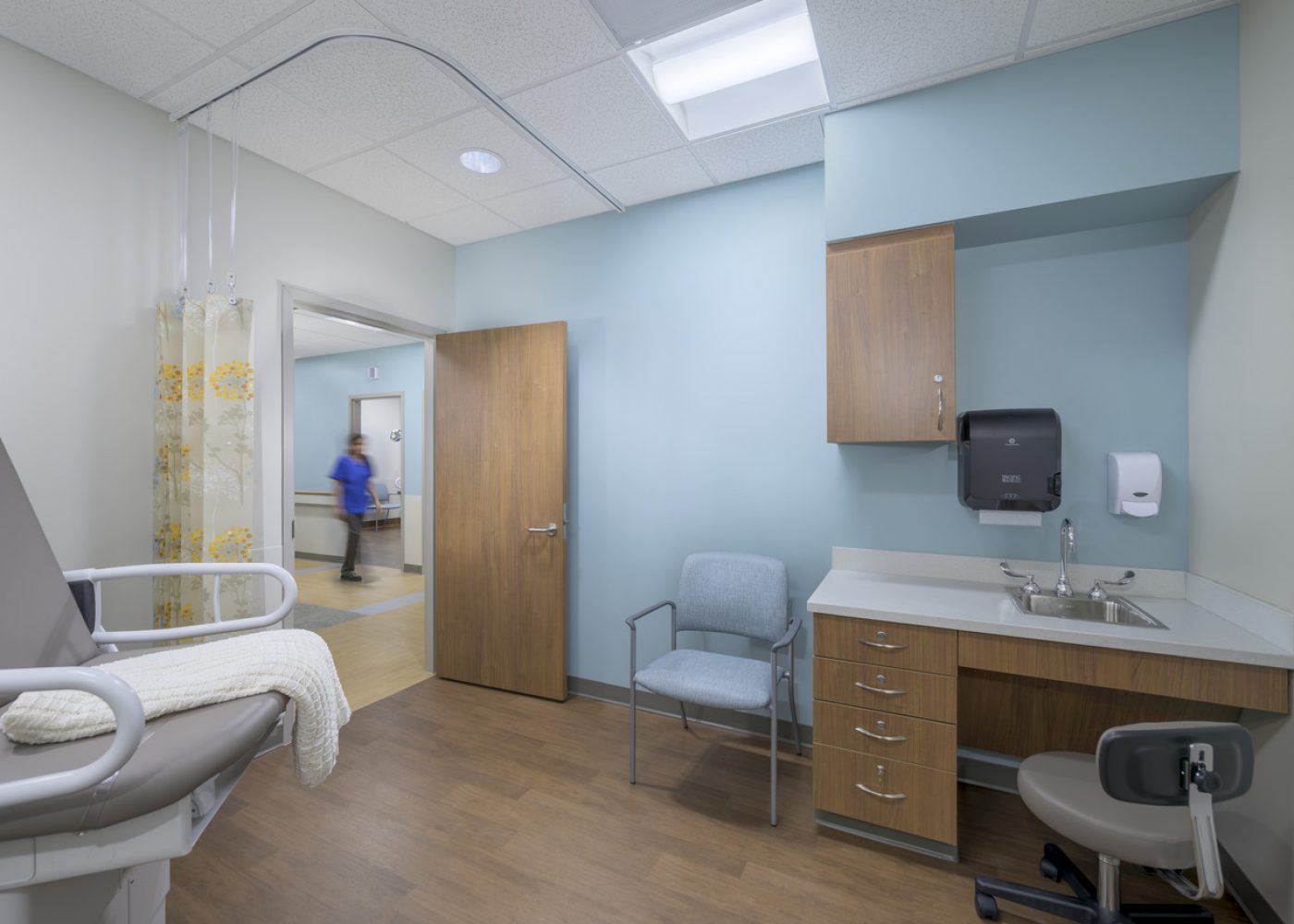 Interior design image of Augusta Health Outpatient Clinic in Fishersville, VA by Jeffrey Sauers of CPI Productions