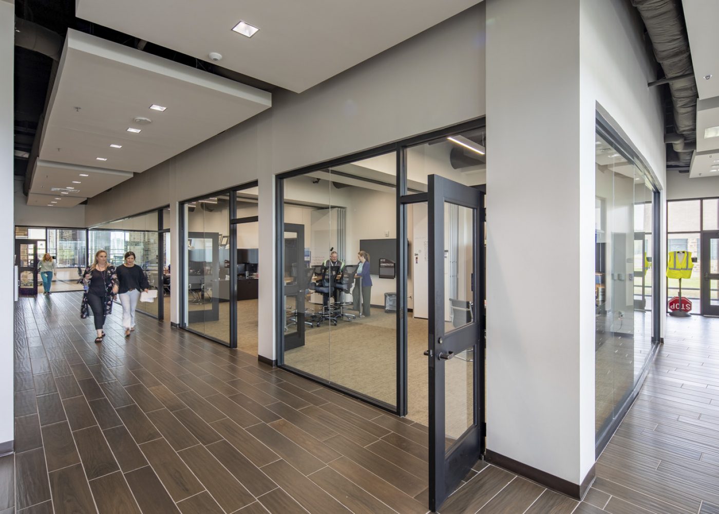 Corridor_Hal-Peterson-MS_Kerrville-ISD_03_jpg