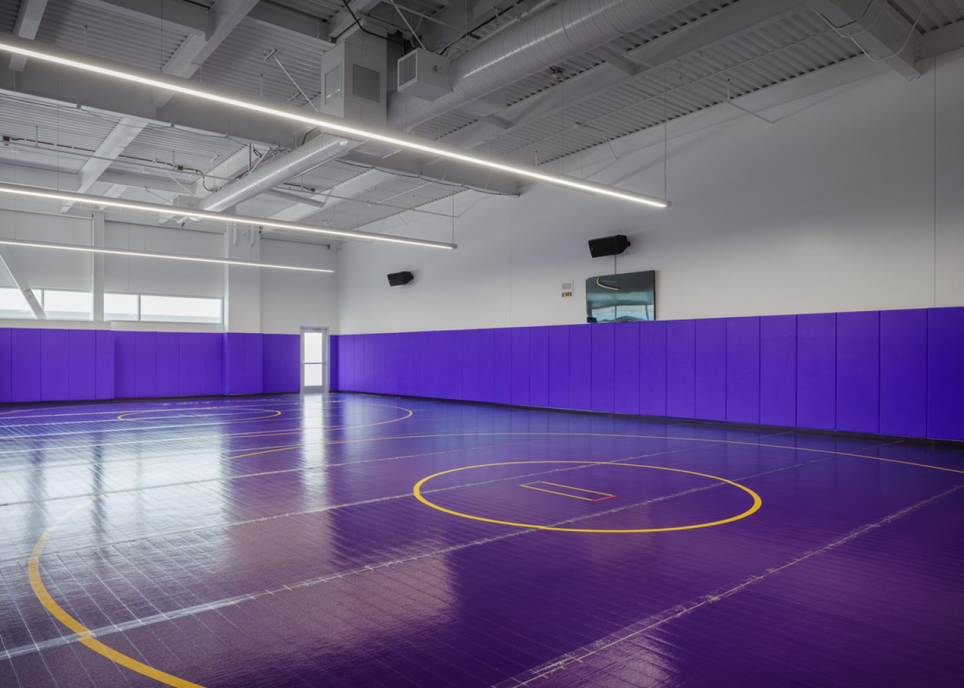 Huckabee_NorwalkHSGym_019_jpg