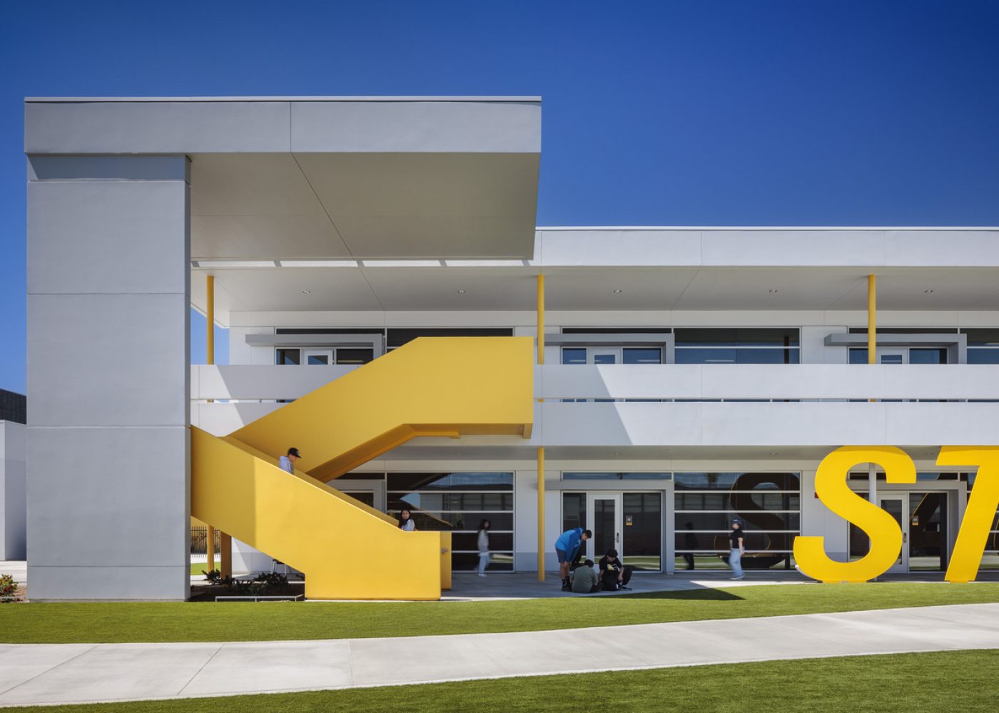 New middle school classroom building on the campus of Stauffer Middle School in Downey, California designed by Huckabee.