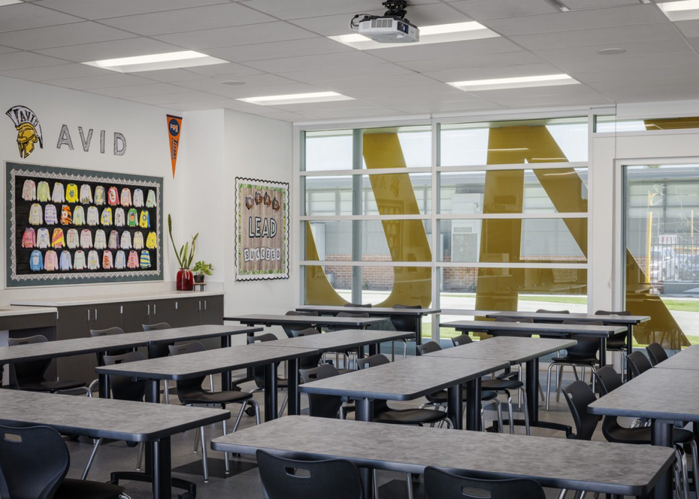 New middle school classroom building on the campus of Stauffer Middle School in Downey, California designed by Huckabee.