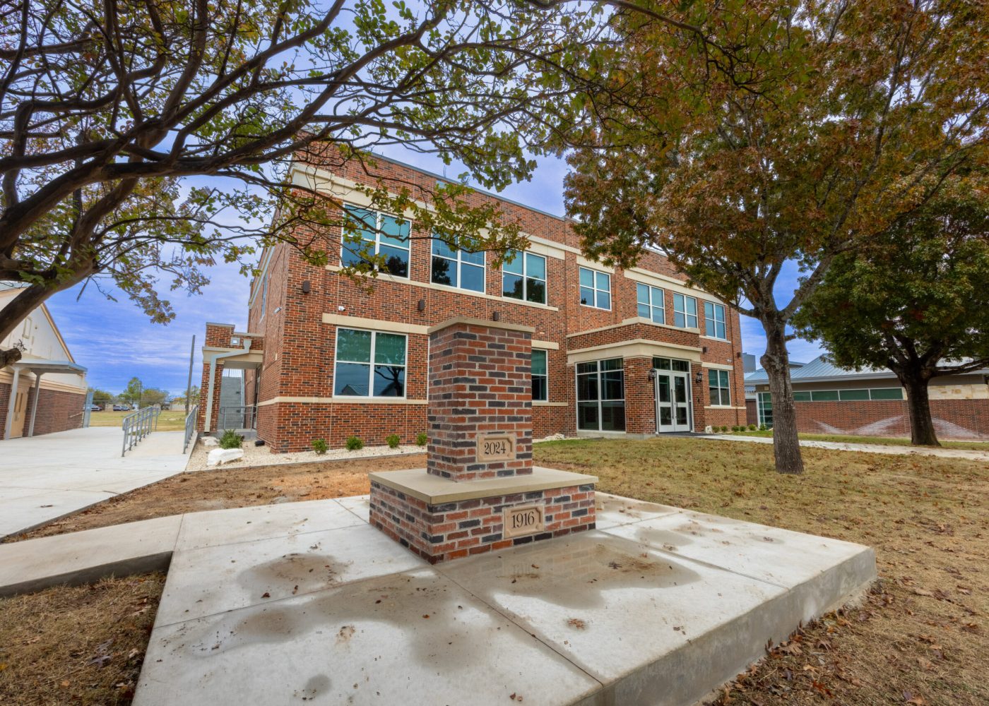 Jarrell_ISD-1916_Admin_Building-8_medres