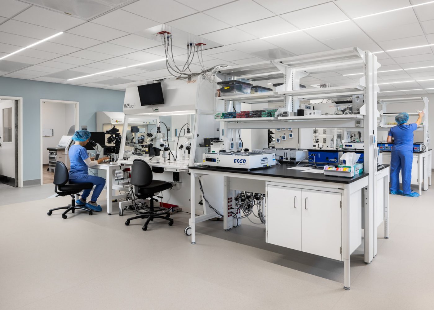 KatieBrickerPhotography_eh4_ShadyGrove-SandySprings-GA_20240121_009_door-open_v2_people_jpg