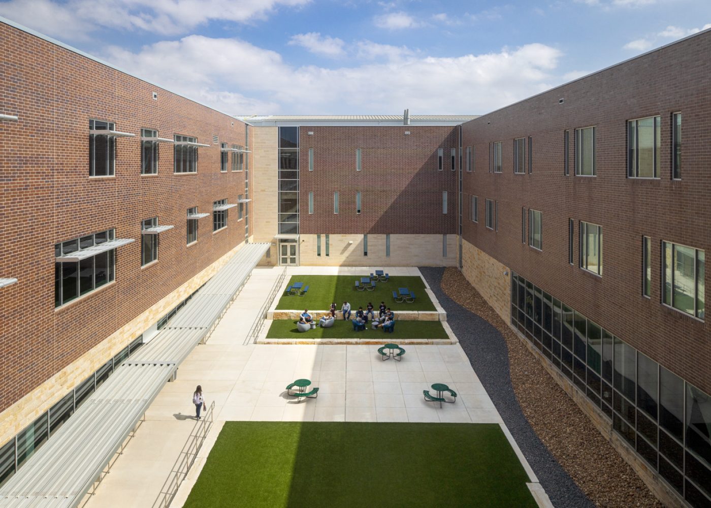 longcreek E-courtyard_jpg
